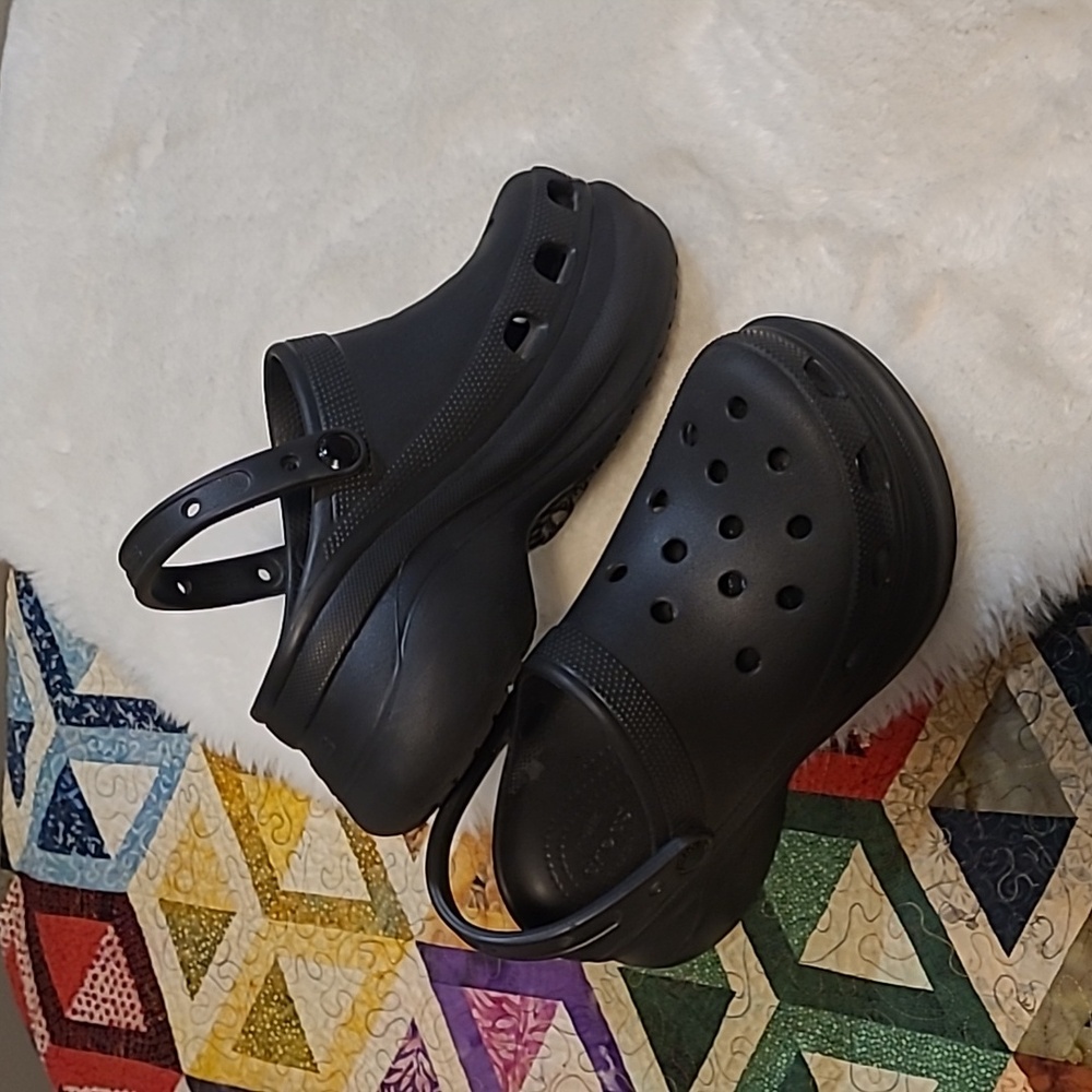 Crocs Black Classic Slip On Platform Chunky Bae Casual Clogs Size 9